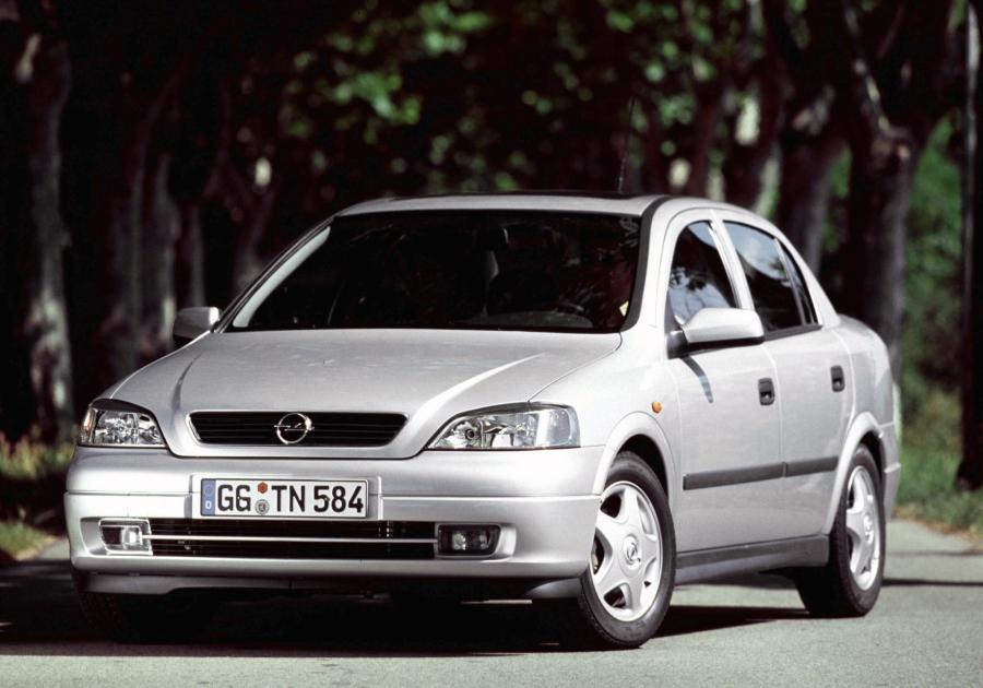  Opel Astra Sedan 1998 года  (фото 11 из 21)